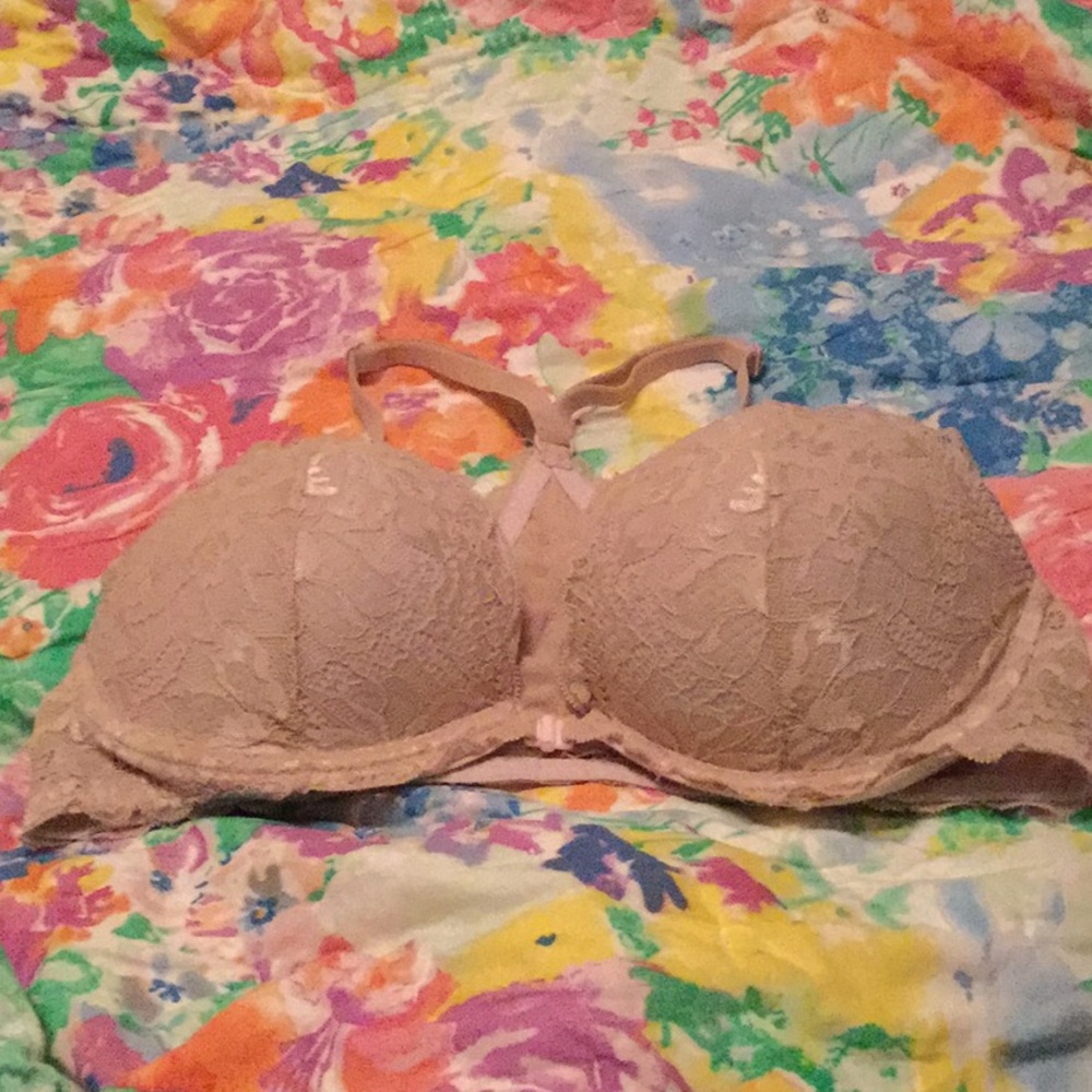 🌻2x$15 Pink  VS bra (tan color) 💛